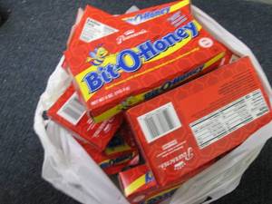 lot 355 image: 12- 4 oz Boxes Bit O Honey...