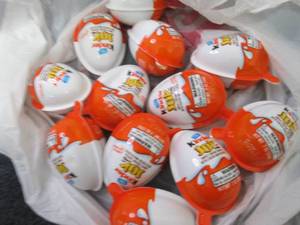 lot 362 image: 12 Kinder Joy...