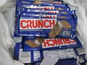 lot 370 image: 12- 1.55 oz Crunch Bars...