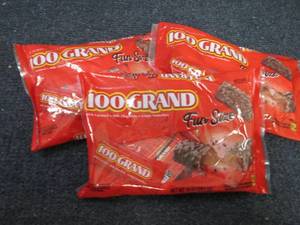 lot 384 image: 3- 10 oz Bags 100 Grand Fun Size...