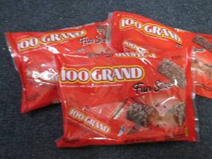 lot 385 image: 3- 10 oz Bags 100 Grand Fun Size...