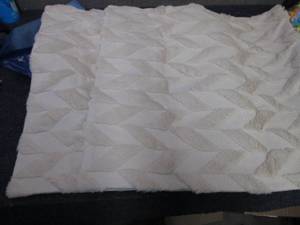 lot 7 image: 2 Plush Pillow Covers 22x2...