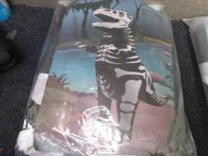 lot 50 image: Adult Medium T-Rex Skeleton Inflata...