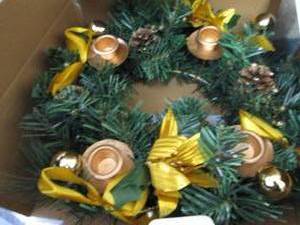 lot 76 image: Holiday Centerpiece...