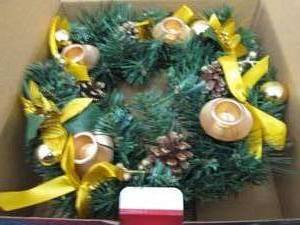 lot 78 image: Holiday Centerpiece...