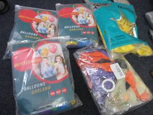 lot 118 image: 3 Sets Balloon Garland plus 2 misc ...