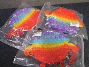 lot 140 image: 3 PopIt Purses...