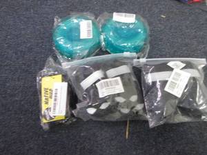 lot 162 image: Dog Collar, 2 Cooling Toys, 2 Sets ...