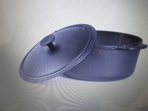 lot 178 image: Commercial Chef 6.6-Qt. Pre-Seasone...