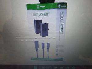 lot 190 image: Snakebyte Battery Kit for Xbox One ...