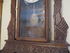 Wooden chiming mantle clock...