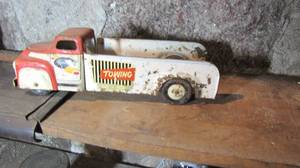 Antique Wyandote Towing toy tin tru...