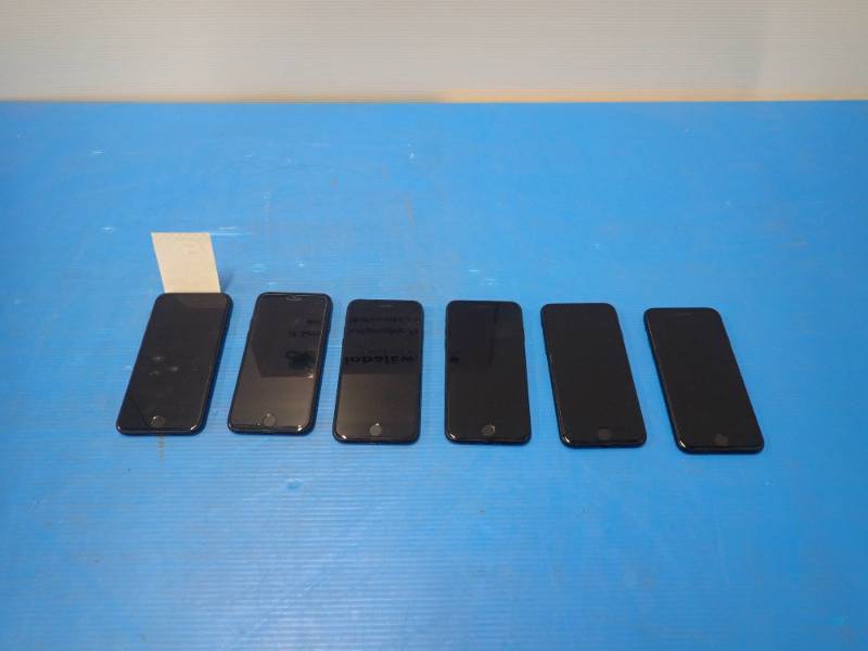 Lot of 6 Apple&nbspiPhone 7  Model A1660  32GB of storage  Verizon carrier unlocked  includes charging cables  all phones are same storage and are carrier unlocked