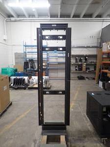 APC 03 25 10 19 server rack  has cooper strip on the side