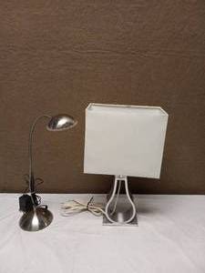 2 DESK LAMPS
