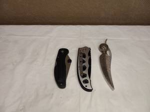 3 POCKET KNIVES