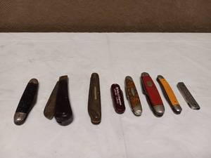 8 VINTAGE KNIVES