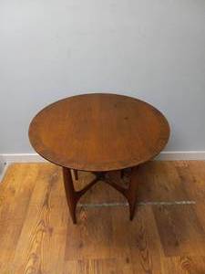 MID CENTURY MODERN ROUND TABLE