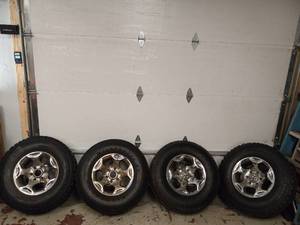 4 TRUCK TIRES AND RIM 26575R 16