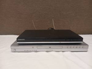 2 DVD PLAYERS