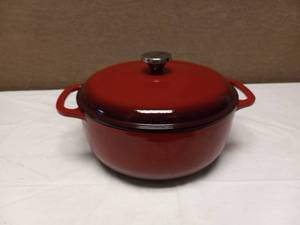 LODGE ENAMELED CAST IRON DUTCH OVEN
