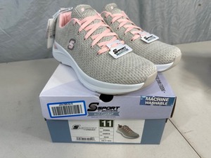 lot 35 image: New Skechers Arch Comfort Size 11 Shoes
