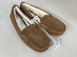 lot 66 image: New Pair of Moccasin Slippers