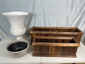lot 89 image: Assorted Planters