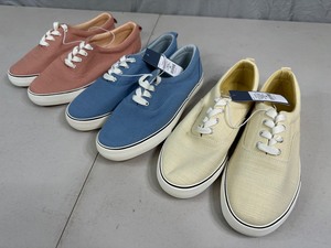 lot 139 image: 3 New Pairs Universal Thread Shoes Size 9W