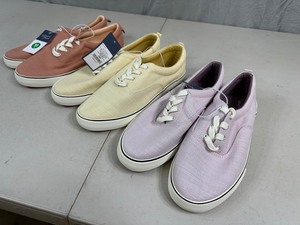 lot 140 image: 3 New Pairs Universal Thread Shoes Size 10W