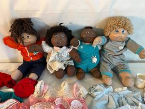 4 Cabbage Patch dolls & lots of clothes