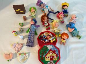 20-piece Strawberry Shortcake & friends - they still smell