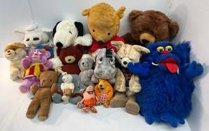 lot 2 image: Large Group Of Vintage Stuffed Animals Including Snoopy, Pooh And More