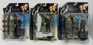 lot 5 image: 1998 The X Files Series 1 Action Figures NIB