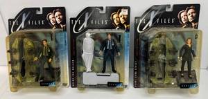 lot 6 image: 1998 The X Files Series 1 Action Figures NIB