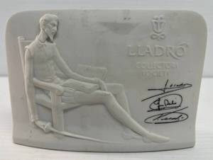 lot 20 image: Lladro Collectors Society 1985 Don Quixote Porcelain Plaque