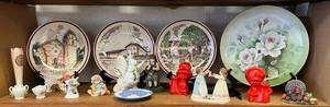 lot 34 image: Shelf Full Of Misc. Vintage Items