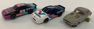 lot 46 image: Group Of HO Slot Cars 1 Missing Back Tires
