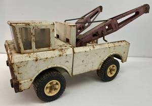lot 141 image: Vintage Tonka Tow Truck