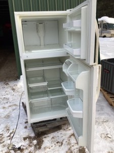 lot 59 image: Kenmore Coldspot Refrigerator model 60832100