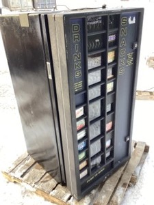 lot 60 image: Frigidaire Vending Machine wchange machine - works
