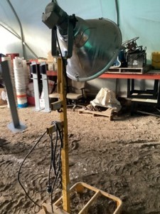 lot 124 image: Bulldog Power Tower - single lamp