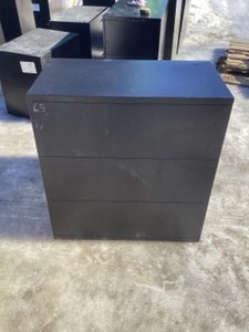 lot 65 image: Three drawer Cabinet