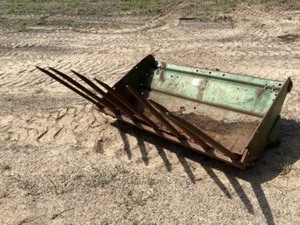 lot 73 image: John Deere pin on manure bucket