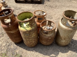 lot 87 image: Steel forklift tanks (5)