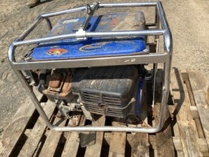 lot 76 image: Yamaha Generator