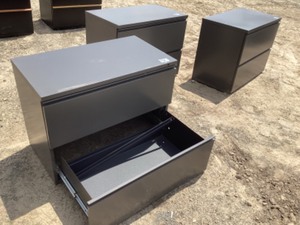 lot 103 image: Metal 2 drawer file cabinet (3)