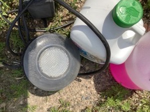 lot 121 image: Pool light and misc chemicals