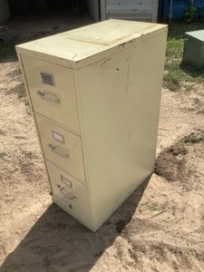 lot 127 image: Metal 3 drawer file cabinet