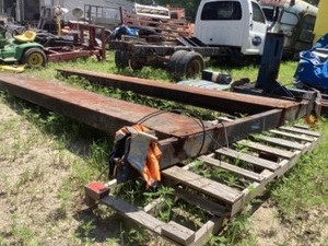 lot 1 image: Rotary 12,000 lb 4 post hoistlift